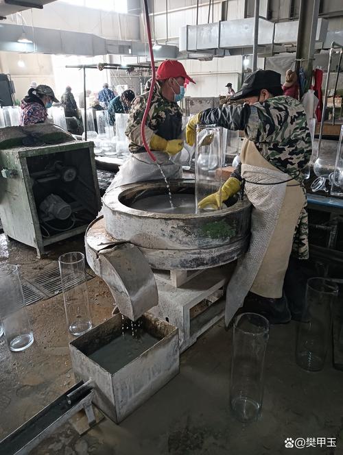 保定涞水县一家经营20余年的玻璃器皿厂,在当地政府的大力扶持下,积极